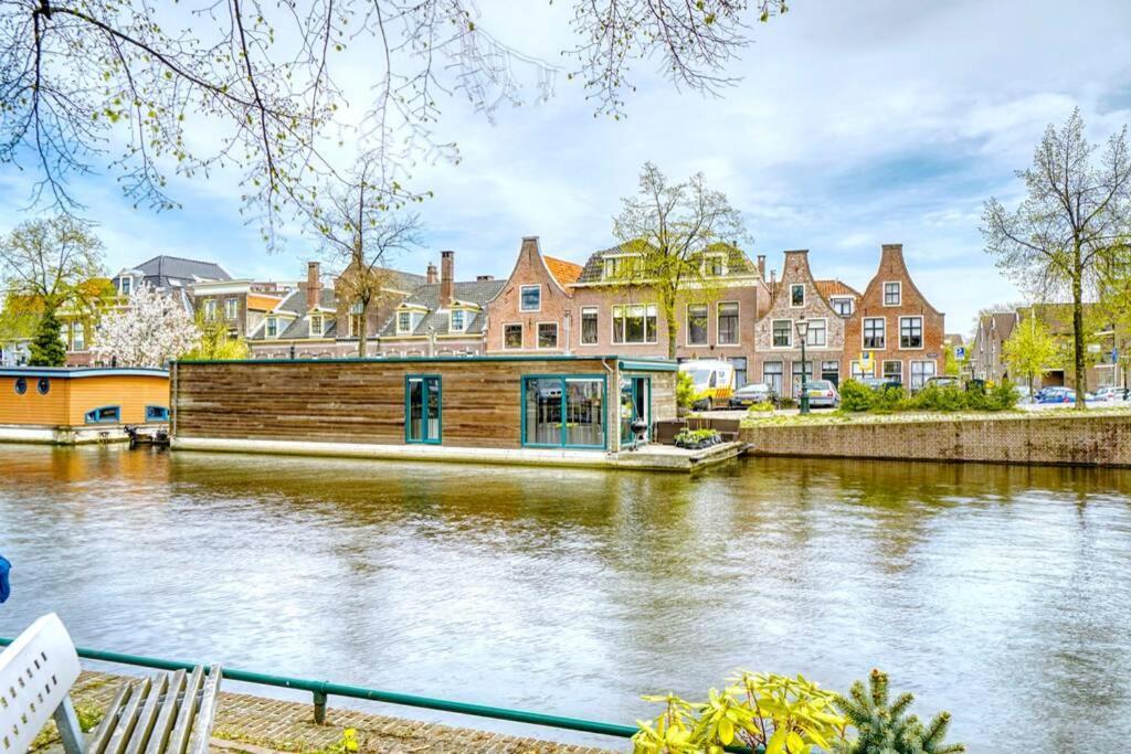 Beautiful Houseboat In The Centre Of Leiden เลเดน ภายนอก รูปภาพ