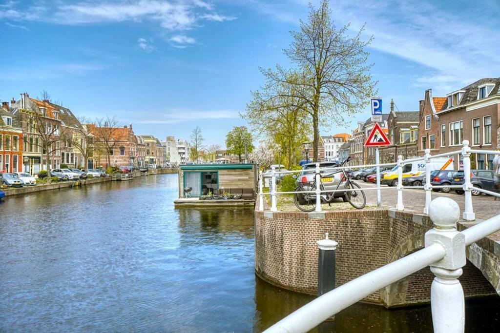 Beautiful Houseboat In The Centre Of Leiden เลเดน ภายนอก รูปภาพ