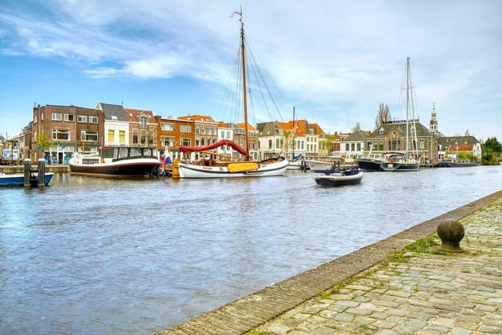 Beautiful Houseboat In The Centre Of Leiden เลเดน ภายนอก รูปภาพ