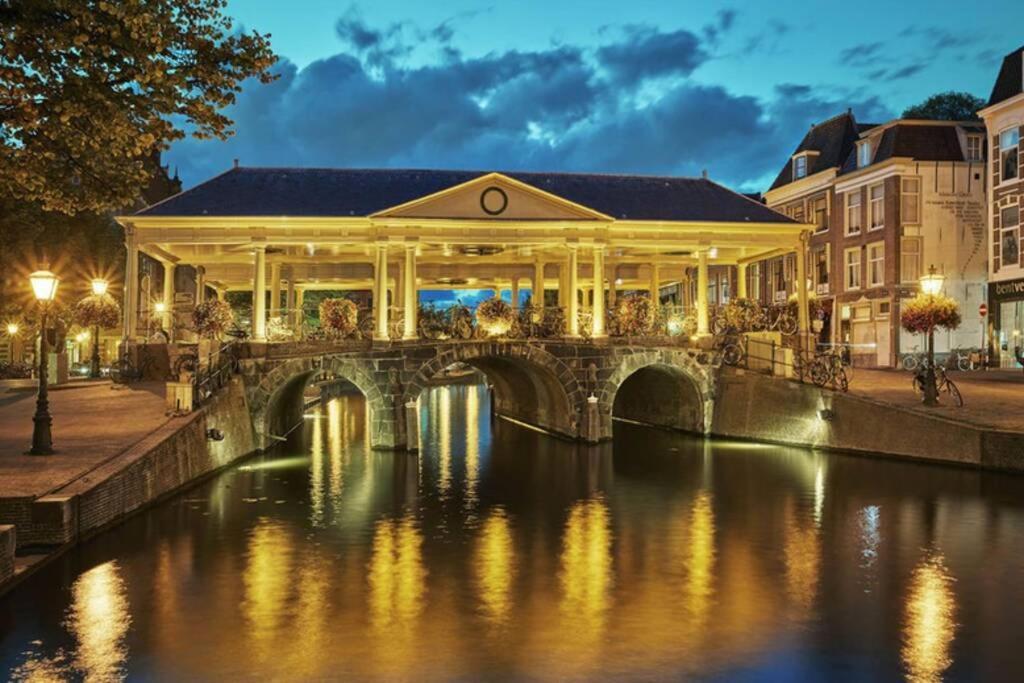 Beautiful Houseboat In The Centre Of Leiden เลเดน ภายนอก รูปภาพ